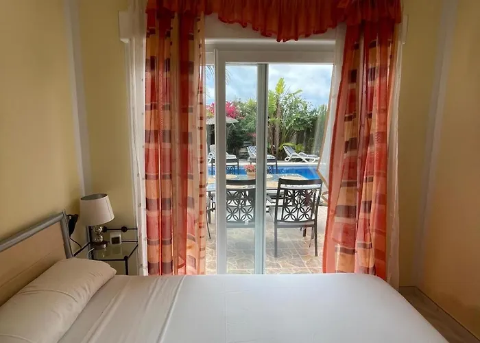 Hayahay With Private Pool & Amazing View Villa